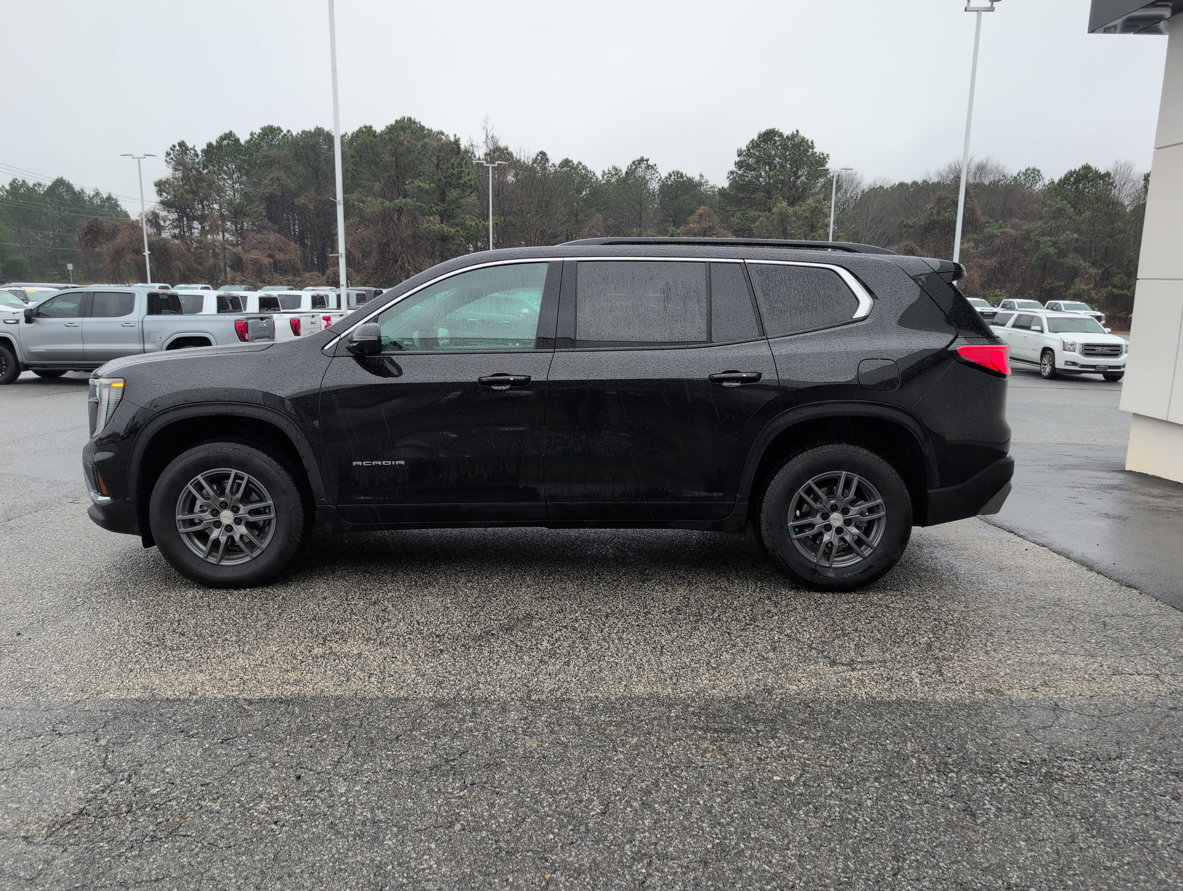 Used 2025 GMC Acadia Elevation image 4