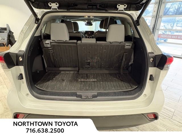 Used 2023 Toyota Highlander XLE image 14