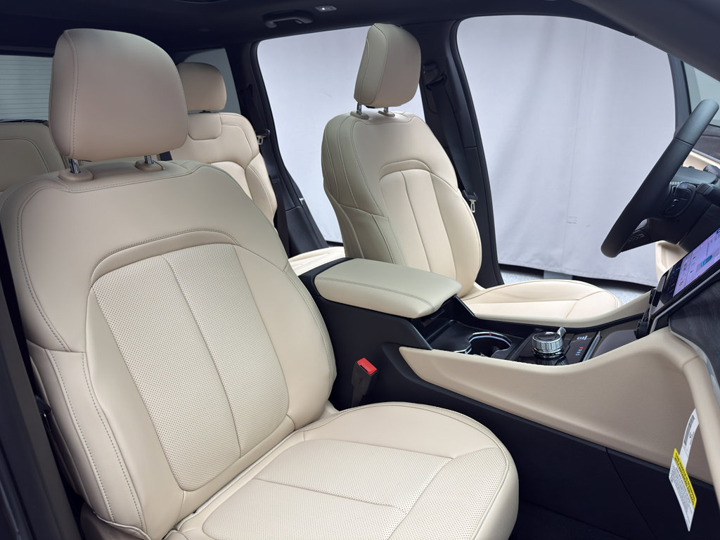 New 2025 Jeep Grand Cherokee Limited w/ Luxury Tech Group II image 16