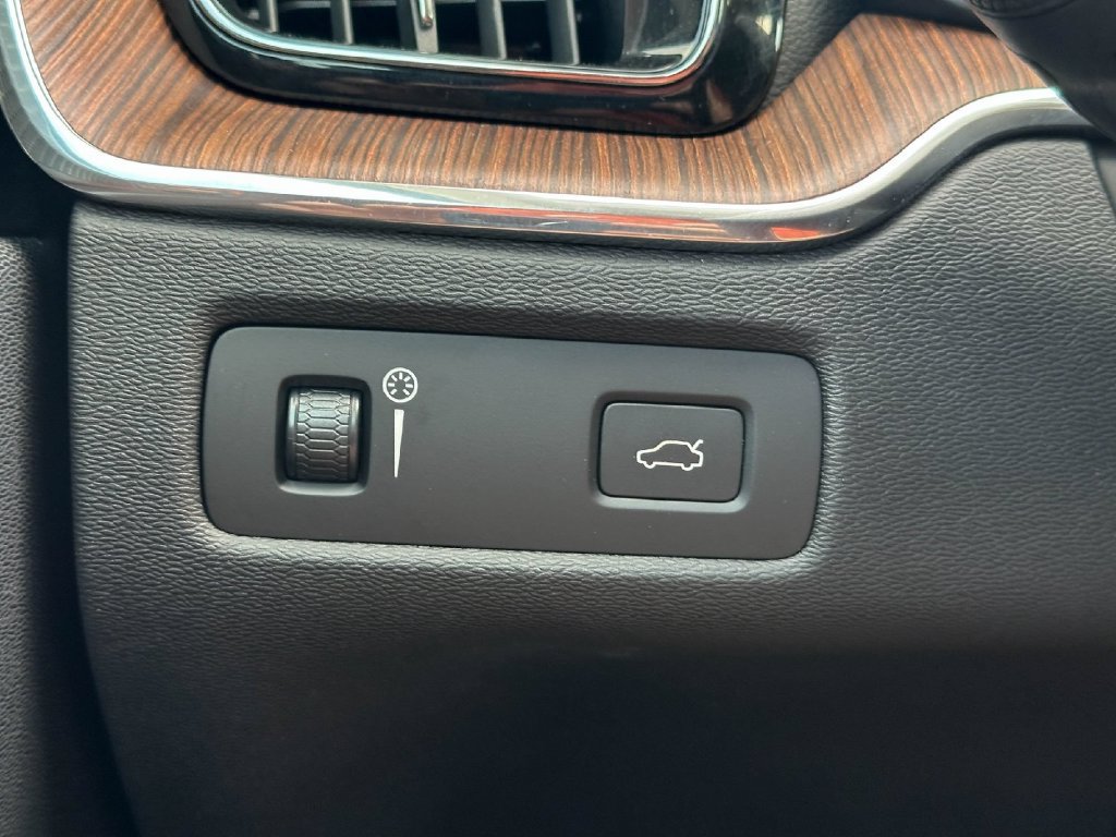 Used 2019 Volvo XC60 T5 Inscription w/ Protection Package Premier FWD image 37