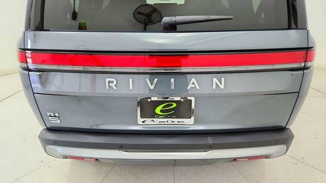 Used 2025 Rivian R1S Adventure image 11