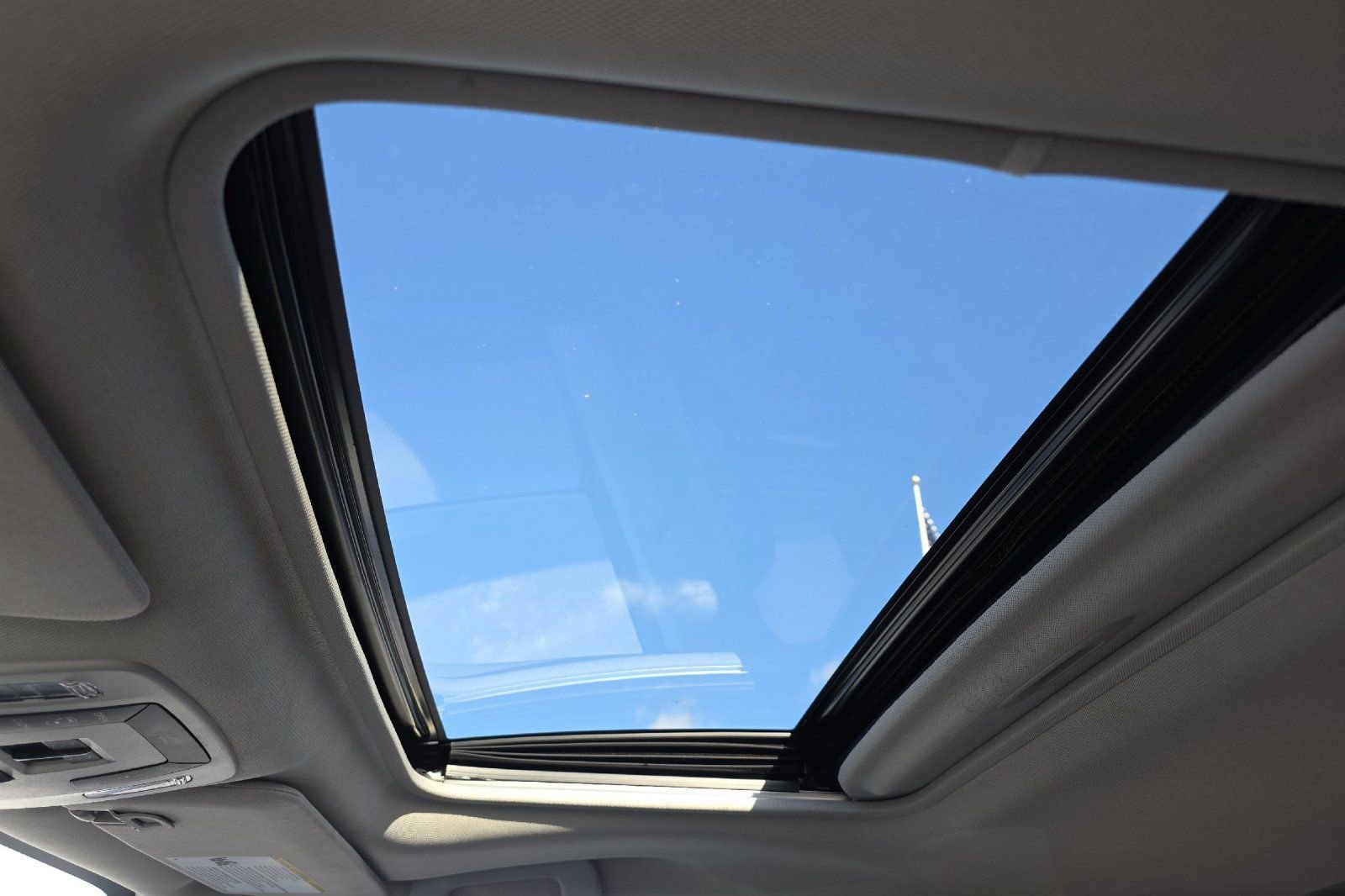 Used 2024 Toyota Sienna XLE image 18