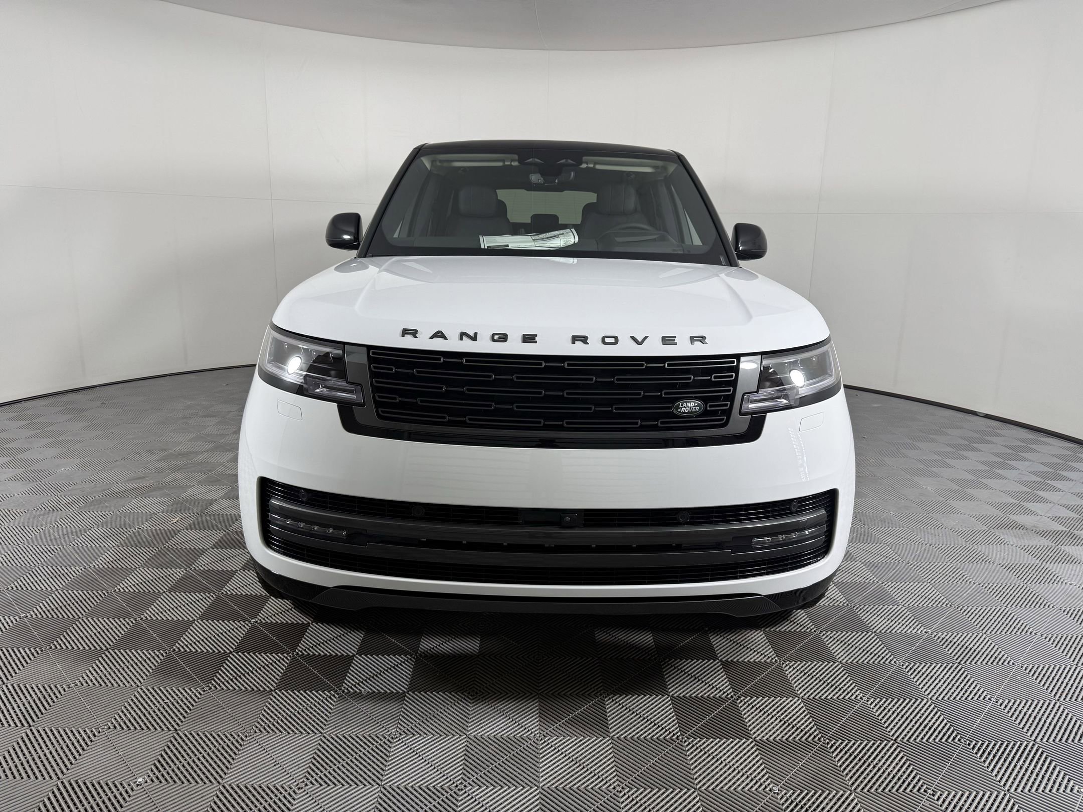New 2025 Land Rover Range Rover SE image 4