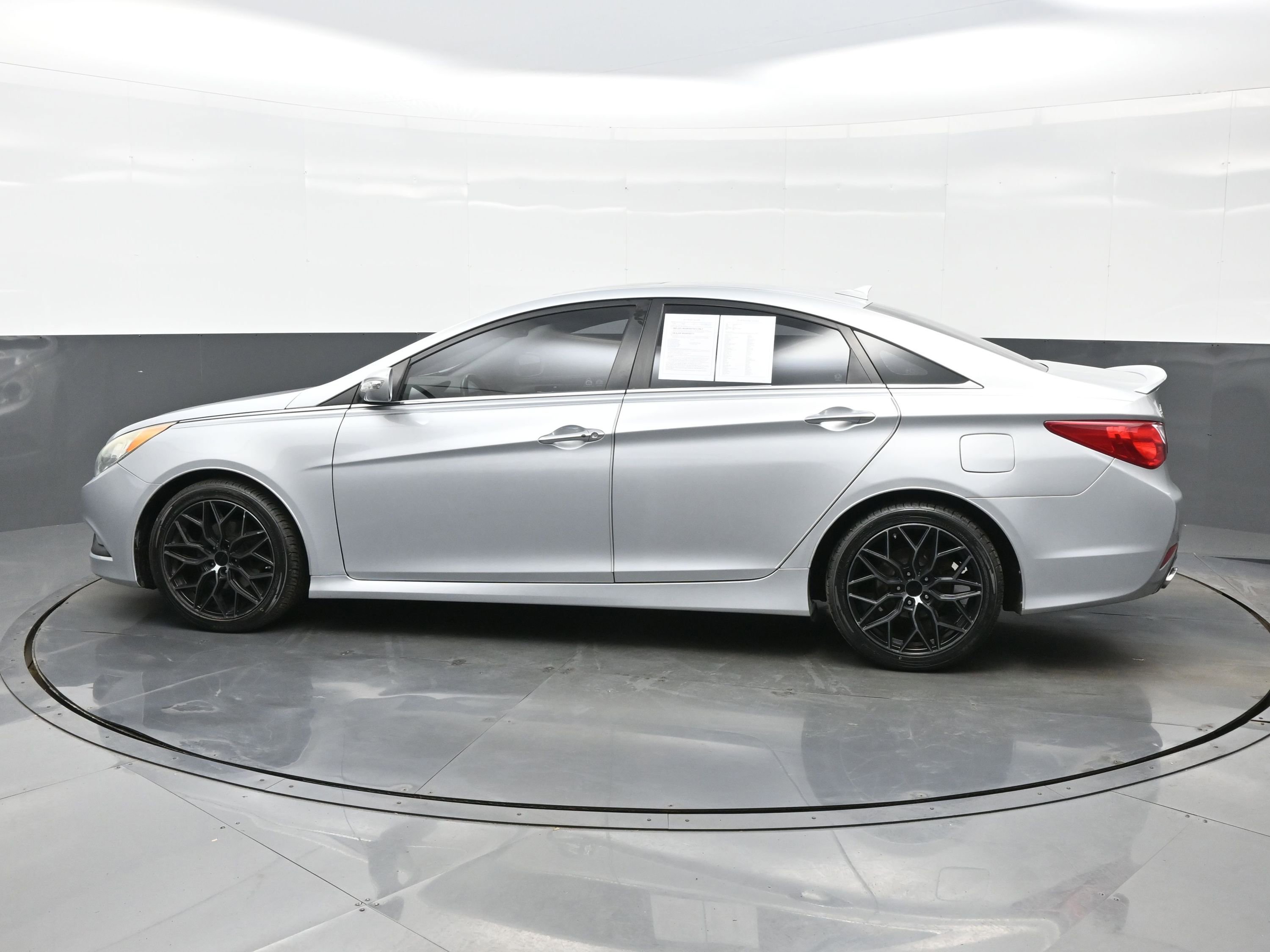 Used 2014 Hyundai Sonata SE w/ Premium Package 03 FWD image 3