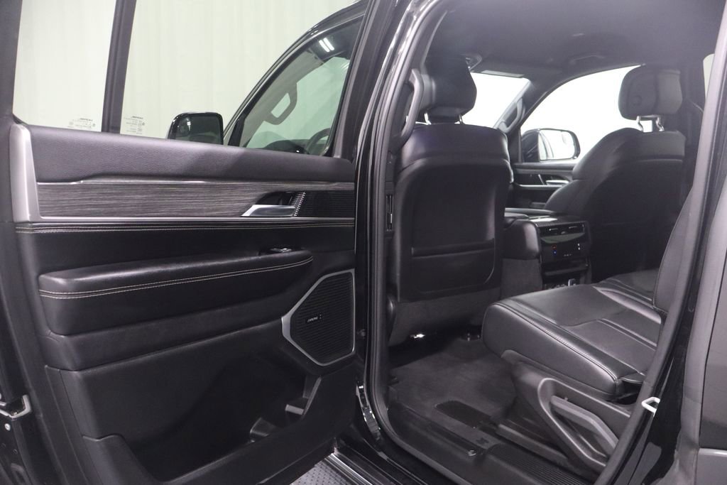 Used 2022 Jeep Wagoneer Series II image 12