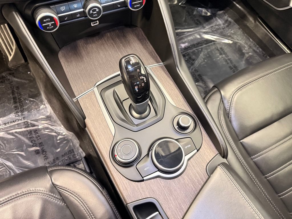 Used 2019 Alfa Romeo Giulia Ti w/ Quick Order Package 22X Lusso AWD/4WD image 19