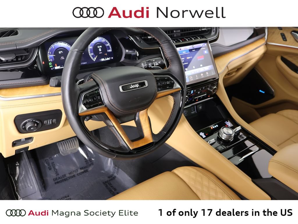 Used 2024 Jeep Grand Cherokee L Summit AWD/4WD image 2