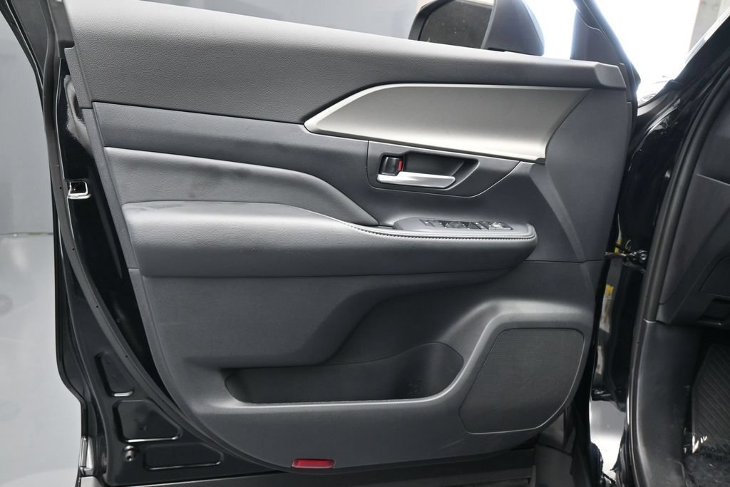 Used 2025 Toyota Grand Highlander FWD image 25