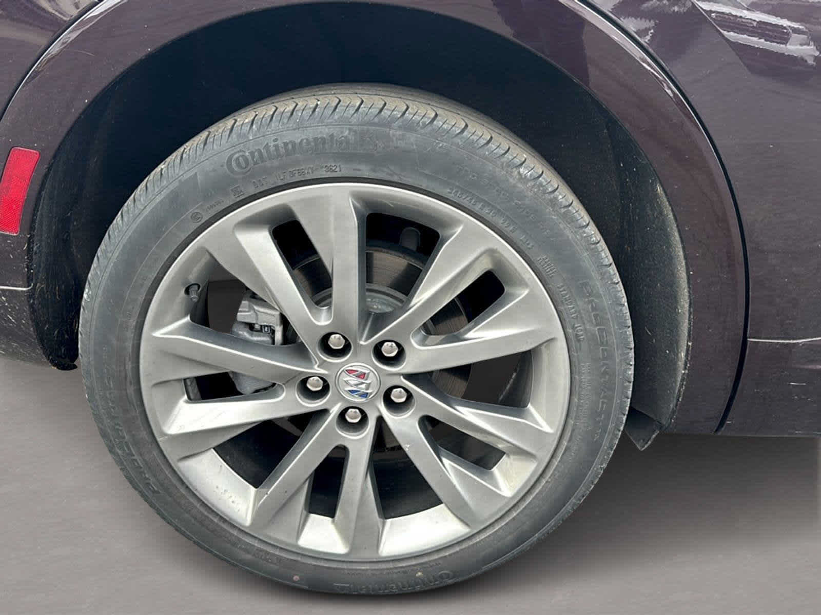 Used 2022 Buick Envision Avenir w/ Technology Package II FWD image 3