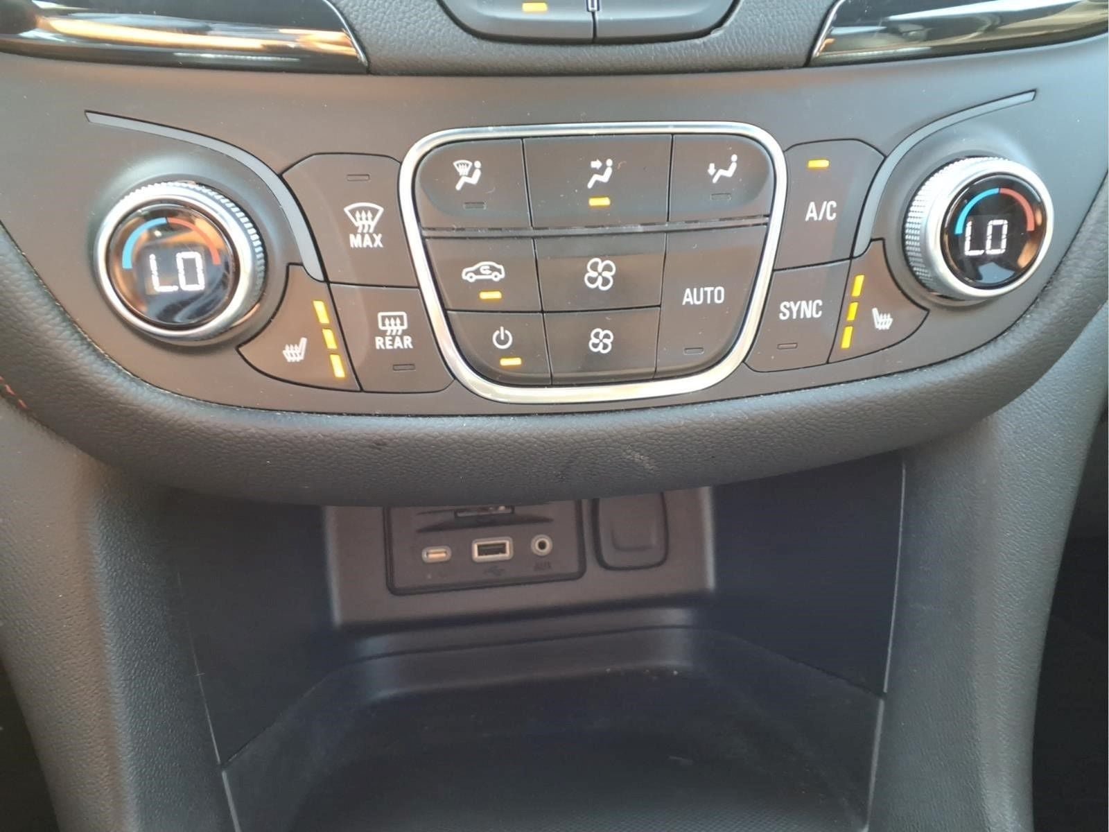 Used 2022 Chevrolet Equinox RS w/ RS Leather Package FWD image 12