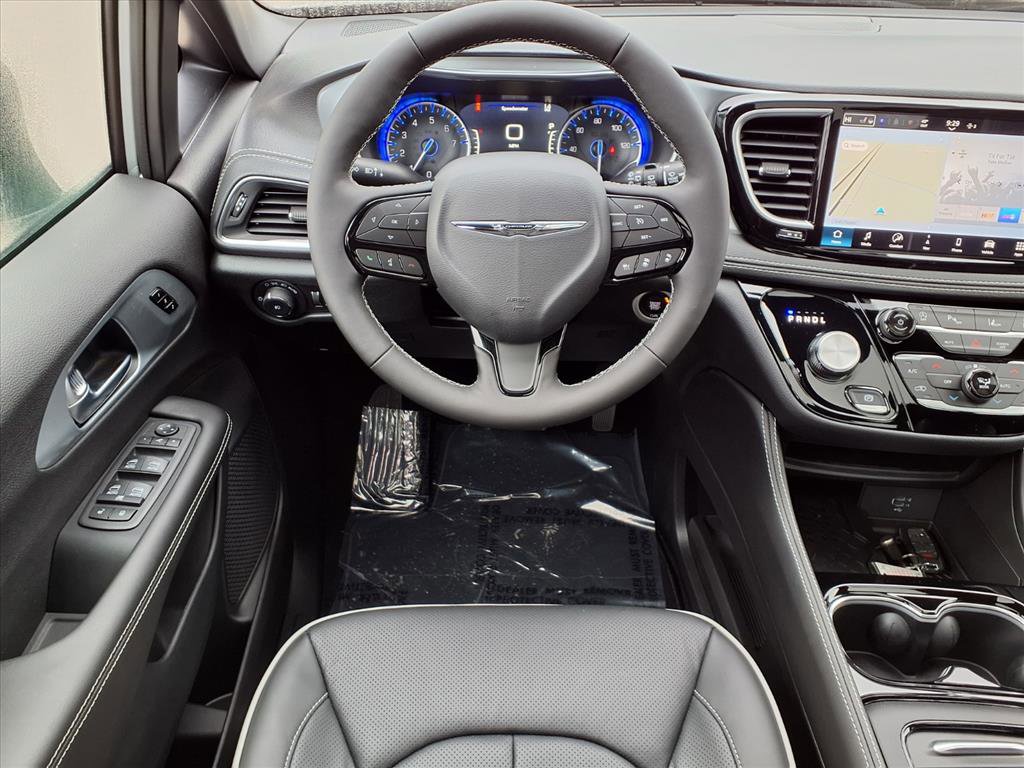 New 2026 Chrysler Pacifica Limited w/ S Appearance Package image 3