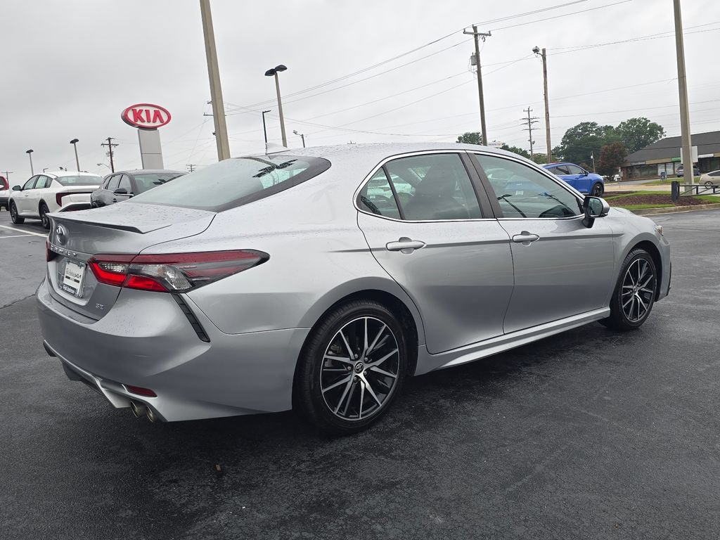 Used 2024 Toyota Camry SE FWD image 3