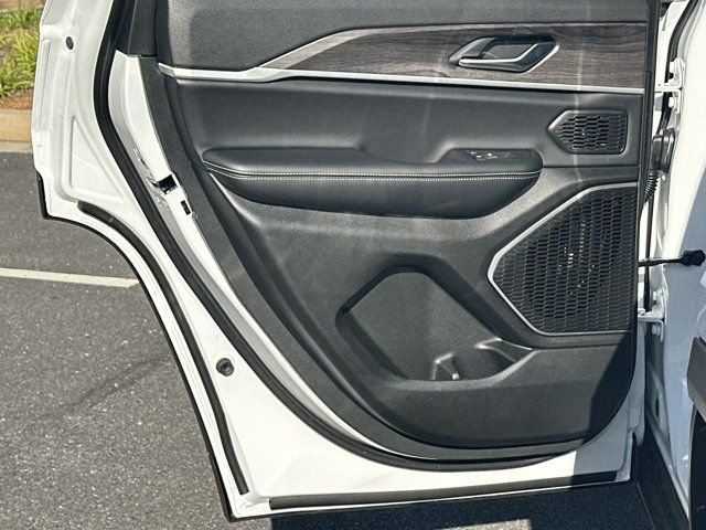 New 2025 Jeep Grand Cherokee Limited w/ Black Appearance Package image 20