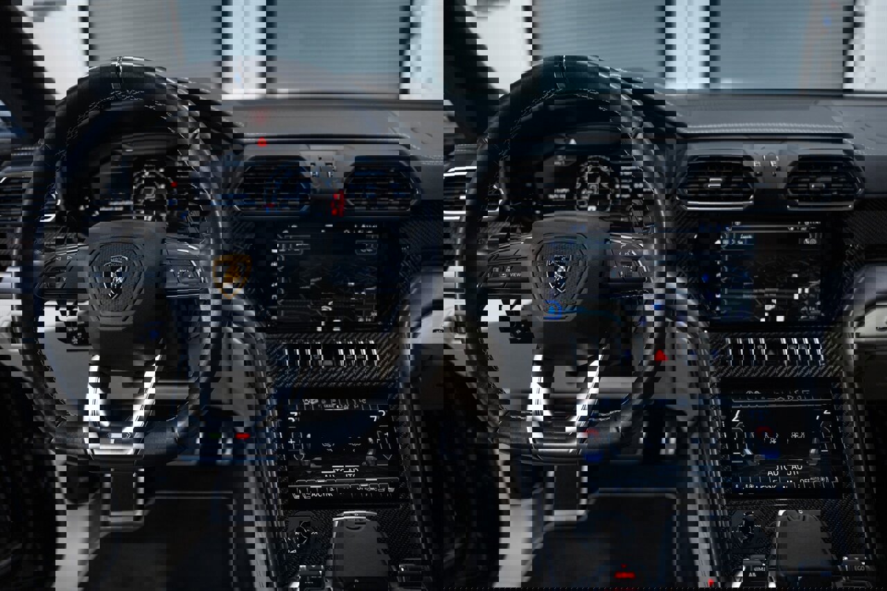 Used 2022 Lamborghini Urus image 22