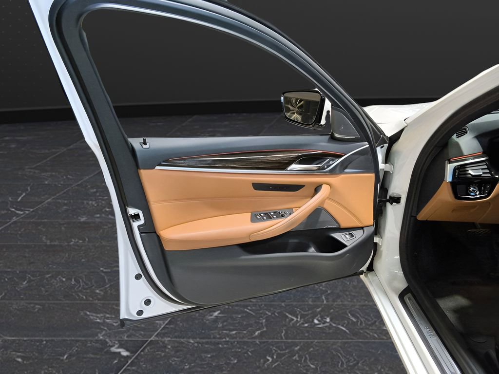 Used 2023 BMW 530i xDrive w/ Premium Package image 11