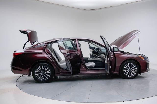 Used 2024 Nissan Altima 2.5 SV image 15