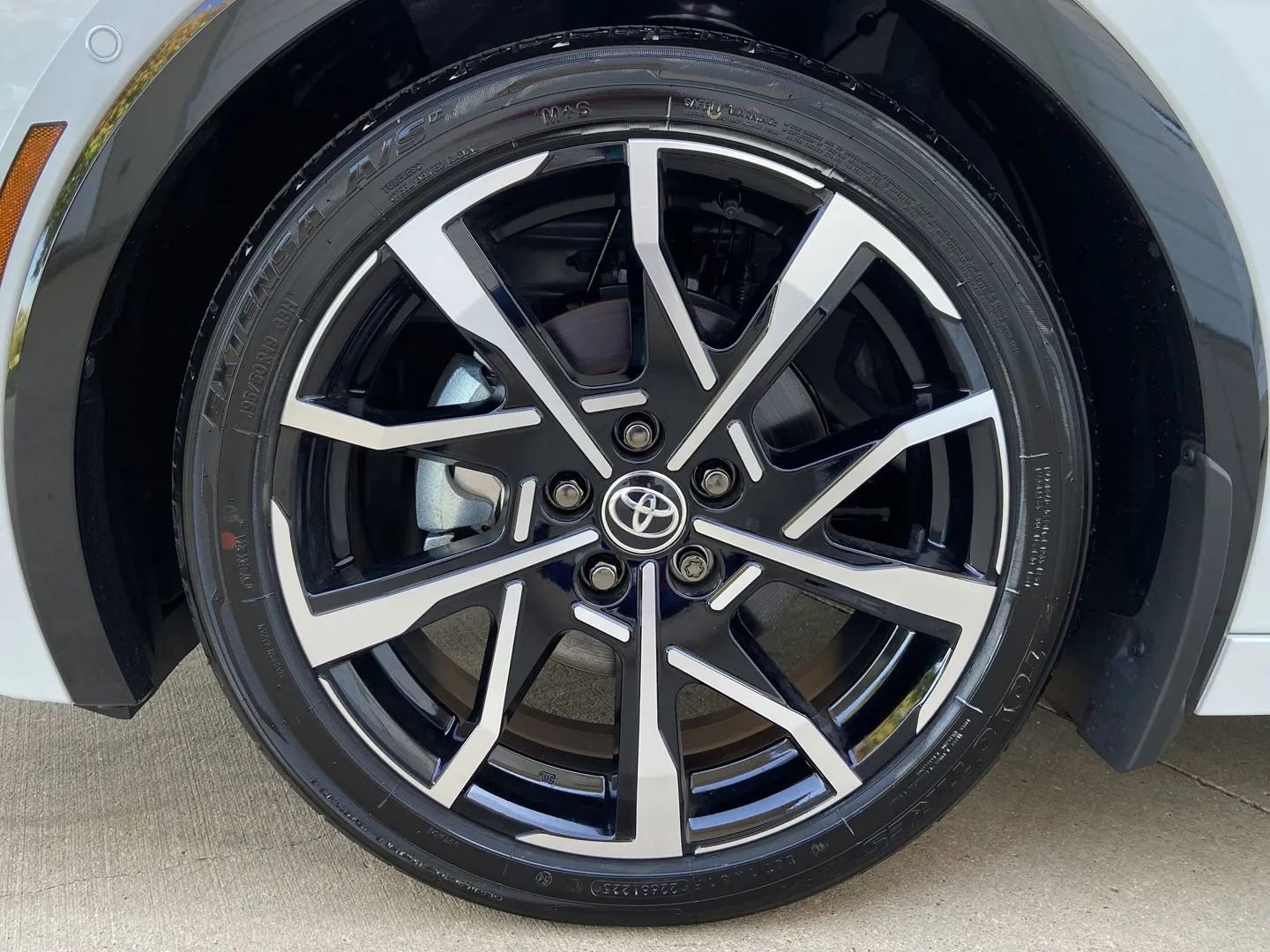 Used 2025 Toyota Prius Plug-In Hybrid image 8