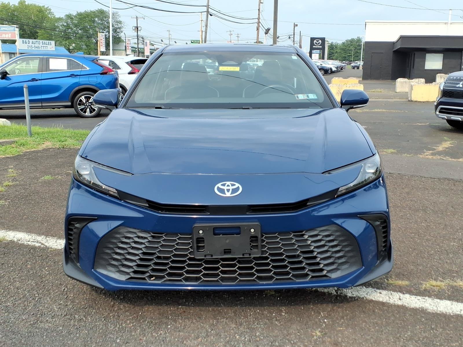 Used 2025 Toyota Camry SE FWD image 9