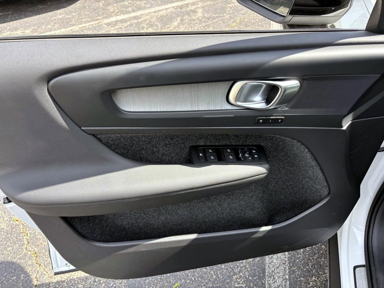 Used 2026 Volvo XC40 B5 Core w/ Protection Package Premier AWD/4WD image 11