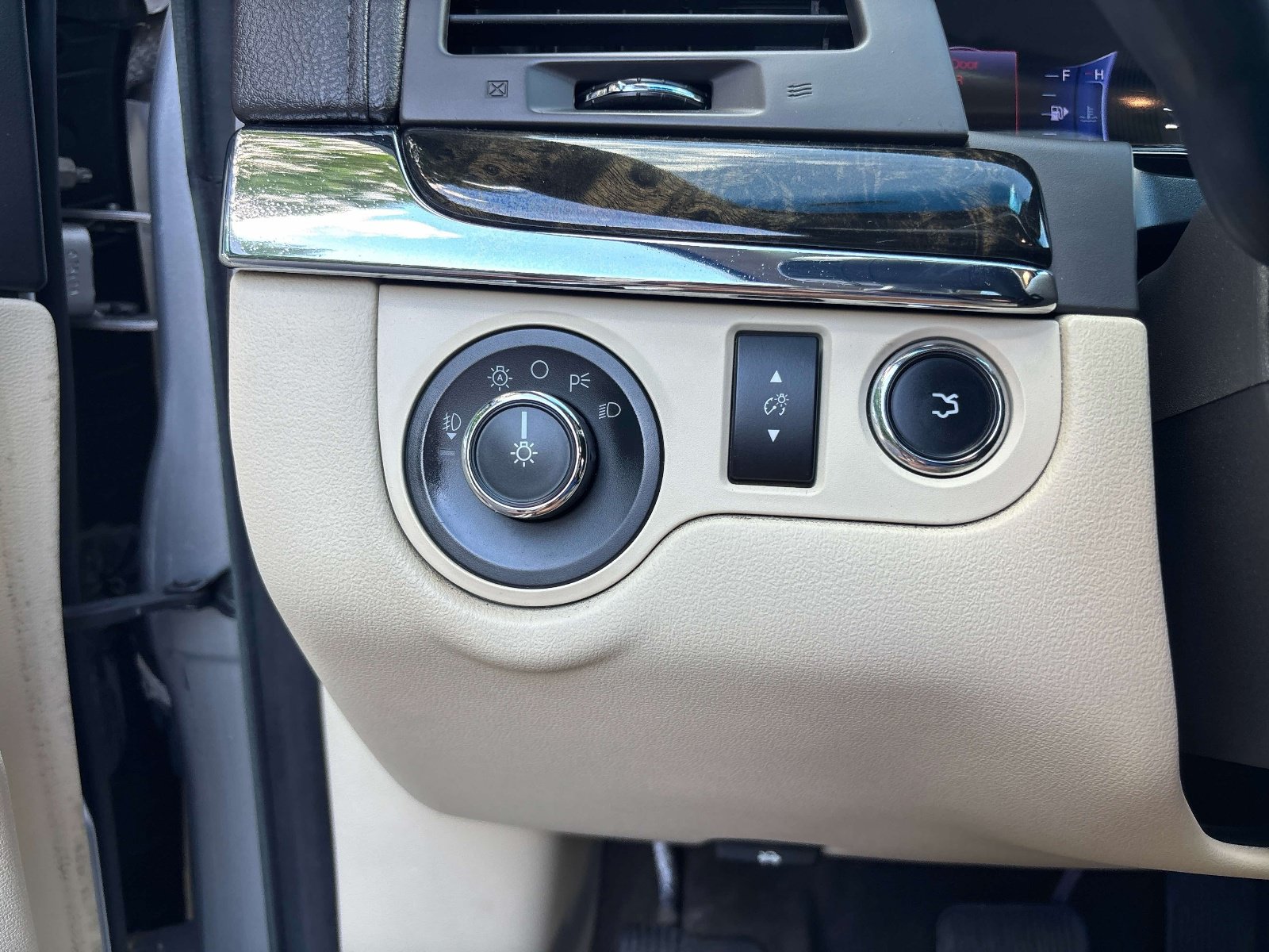 Used 2013 Lincoln MKS FWD image 17