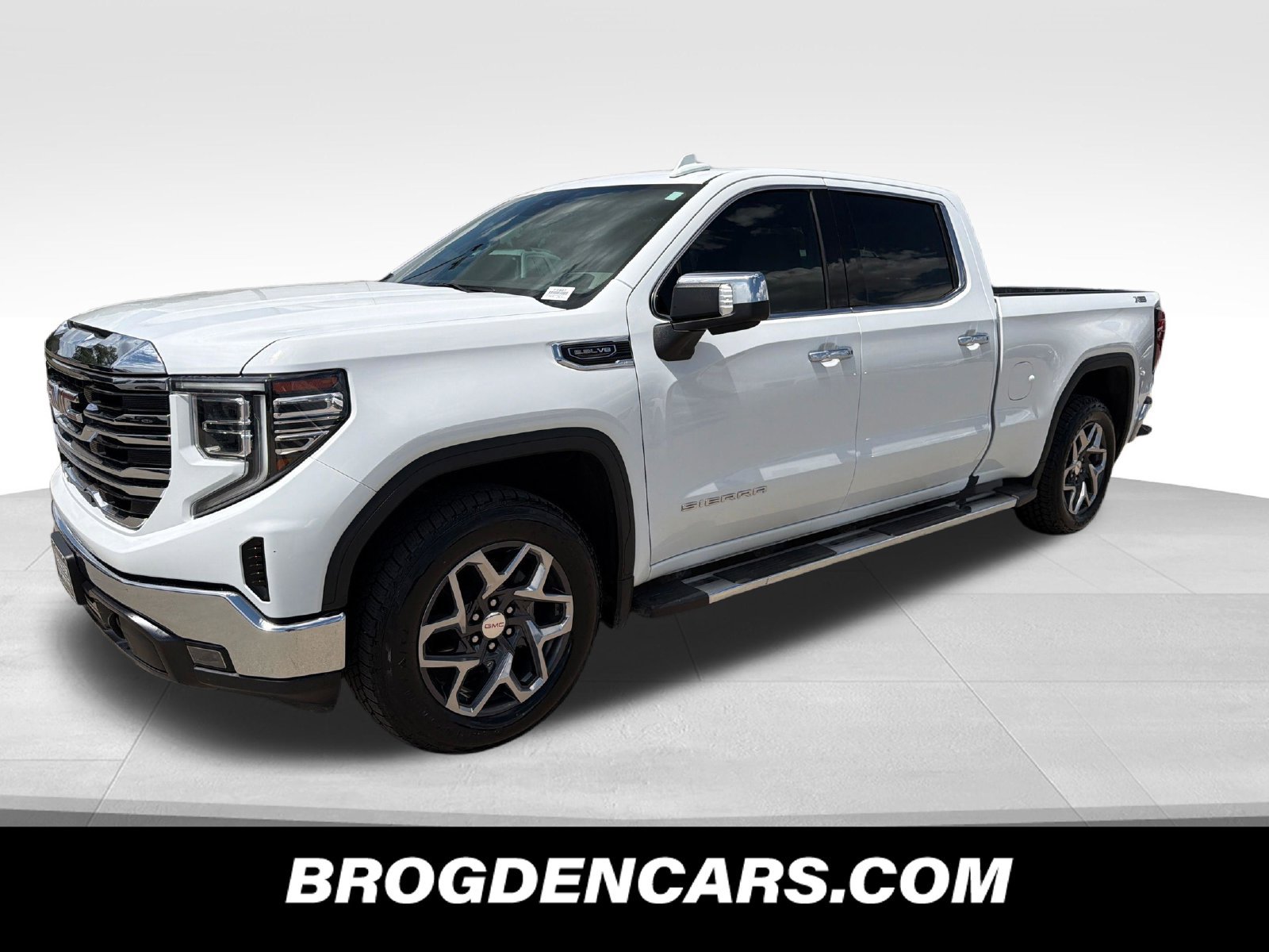 Used 2023 GMC Sierra 1500 SLT w/ SLT Premium Package AWD/4WD image 4