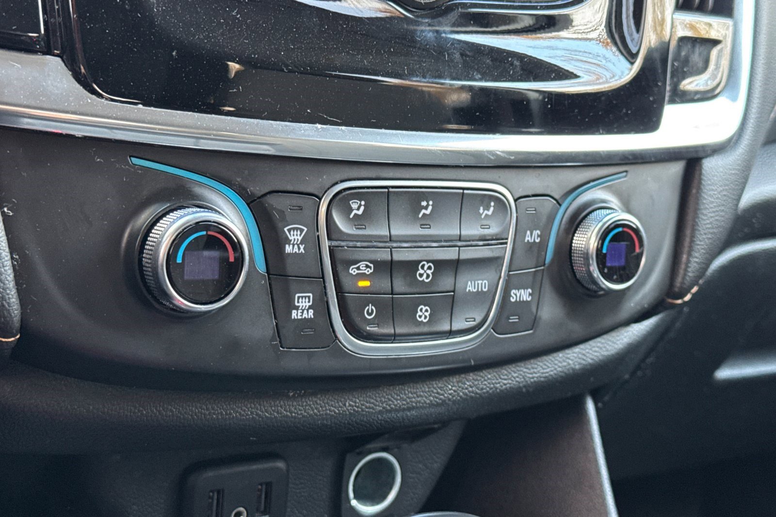 Used 2020 Chevrolet Traverse LS image 17