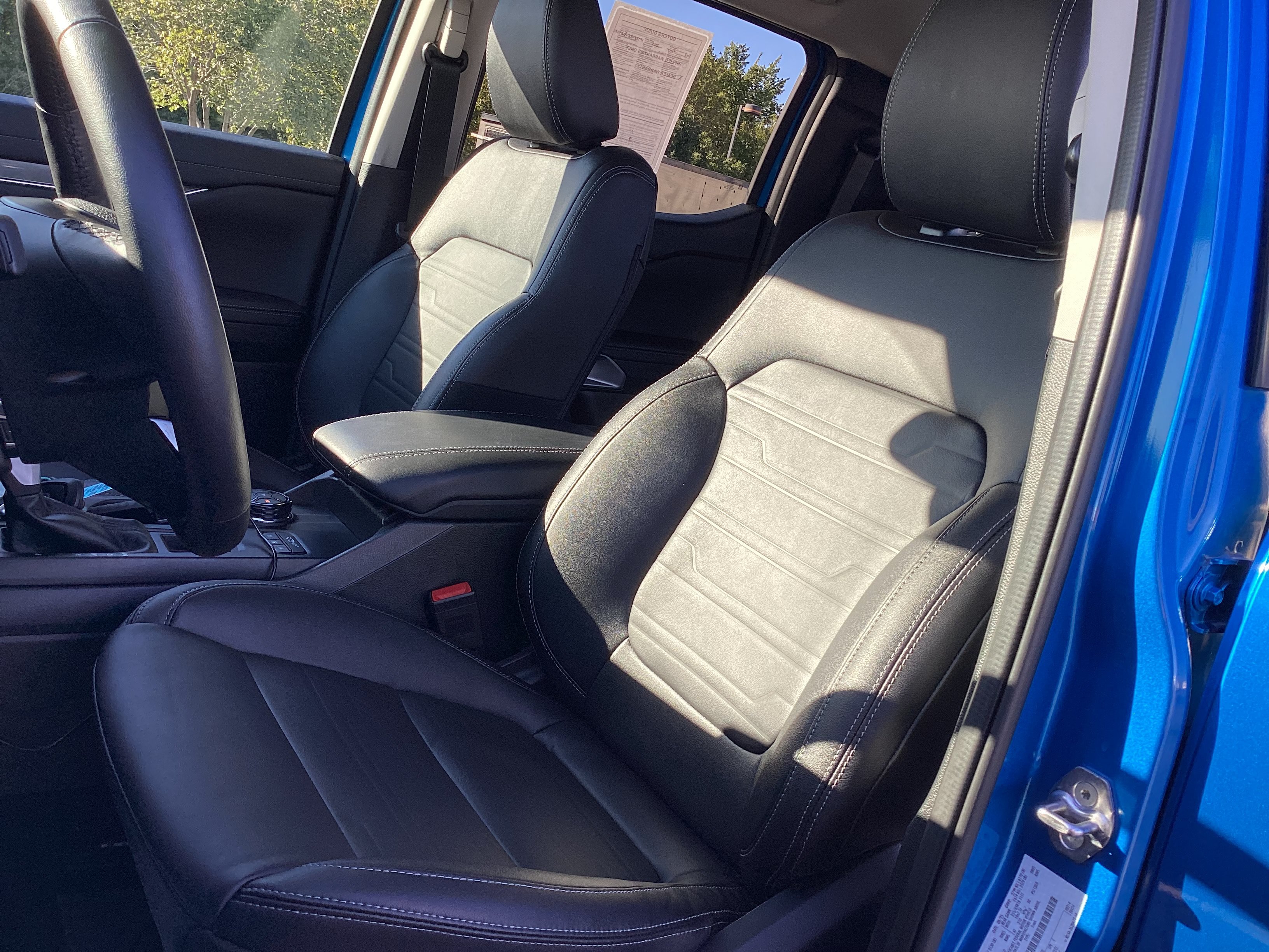 Used 2025 Ford Ranger Lariat w/ FX4 Off-Road Package AWD/4WD image 11