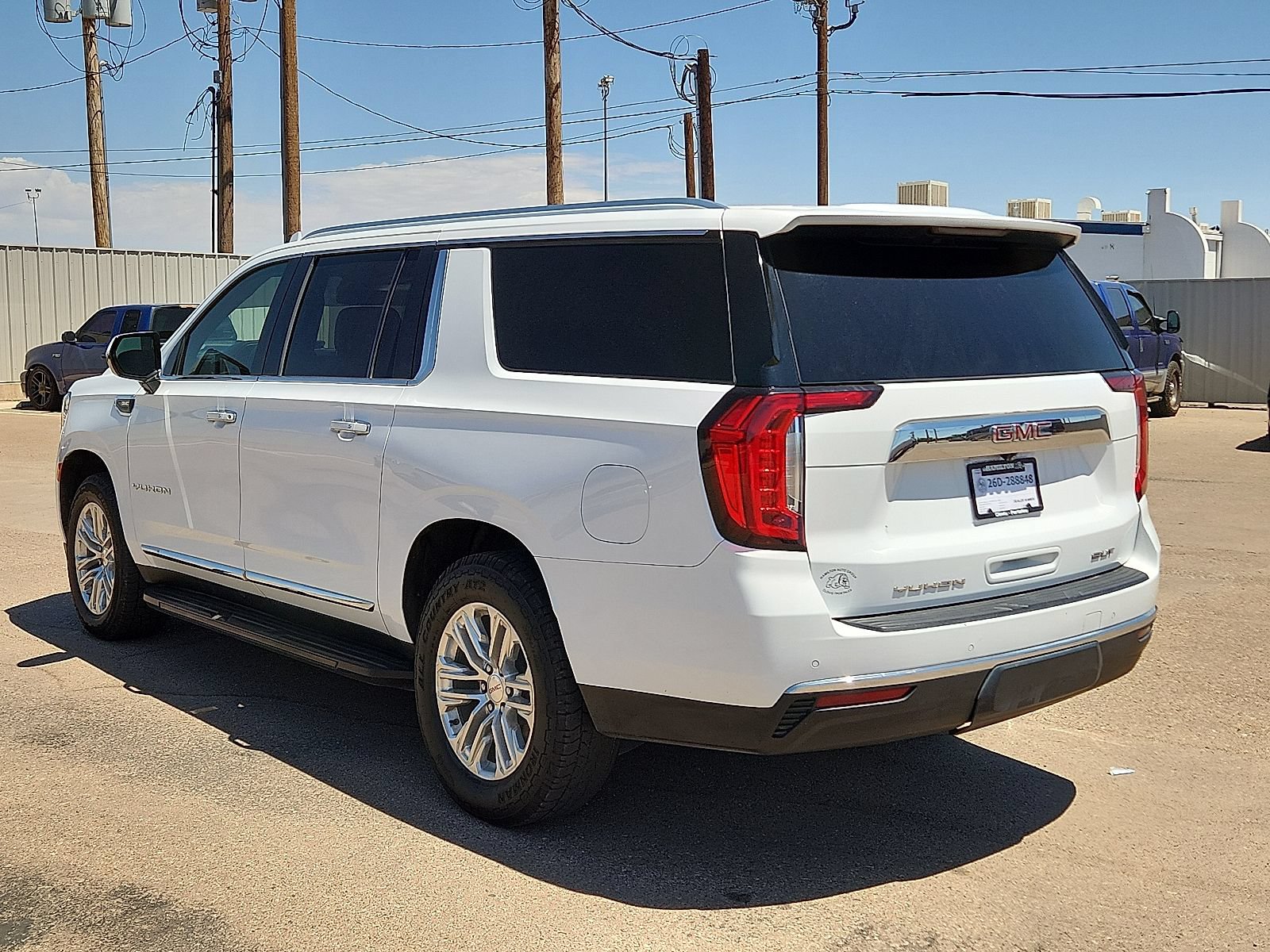 Used 2023 GMC Yukon XL SLT RWD image 3