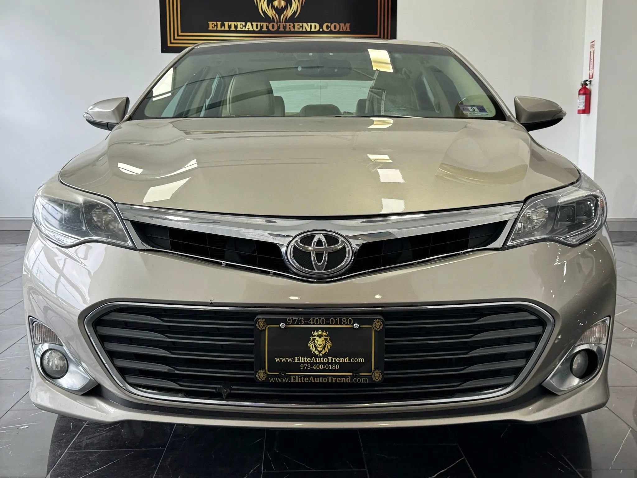 Used 2015 Toyota Avalon XLE image 2