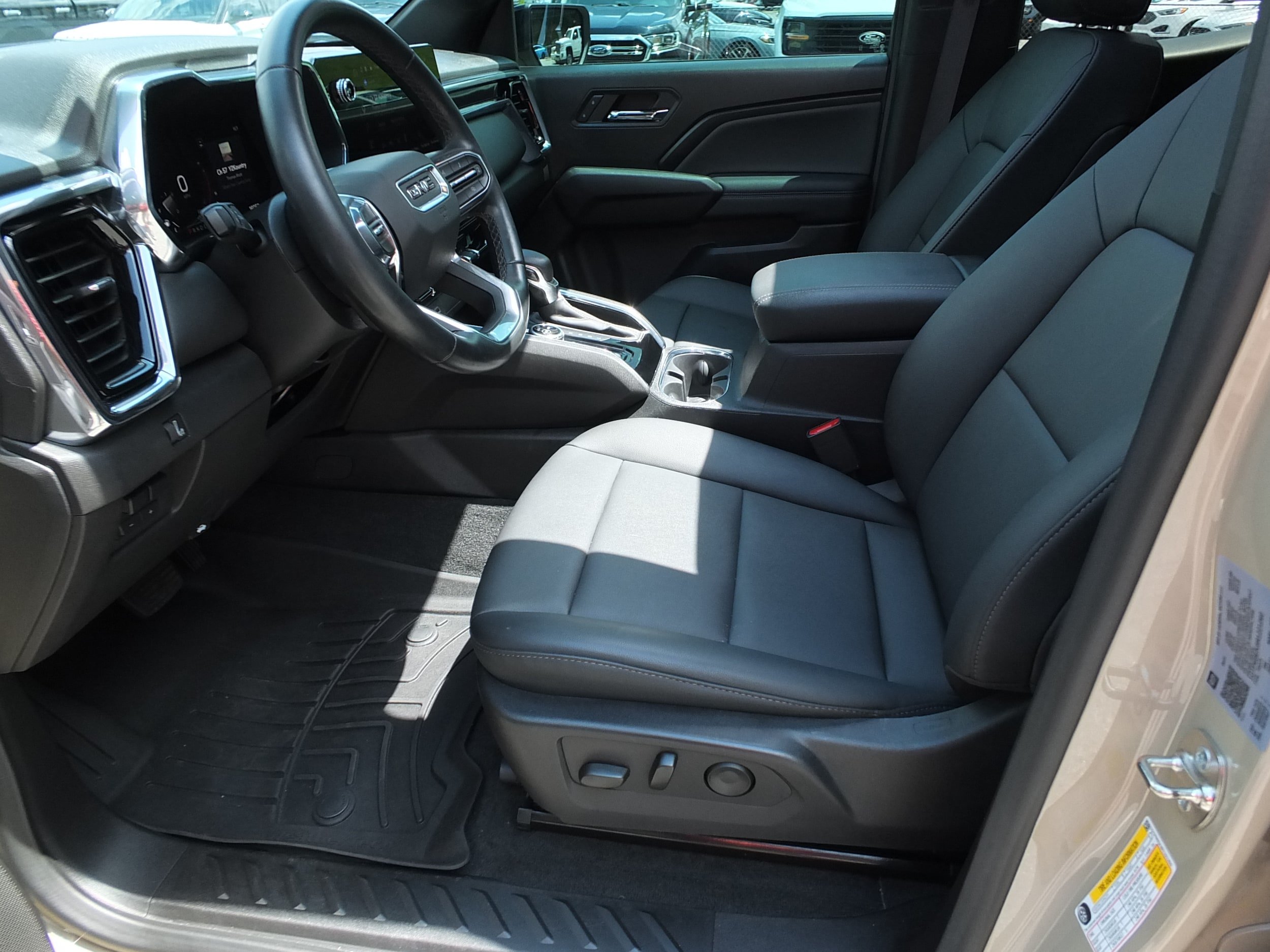 Used 2024 GMC Canyon Elevation w/ Elevation Premium Package AWD/4WD image 13