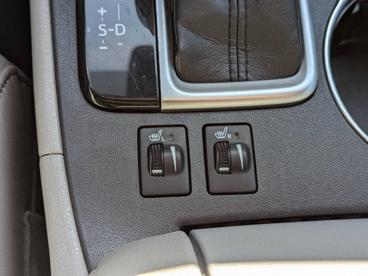 Used 2019 Toyota Highlander XLE FWD image 23