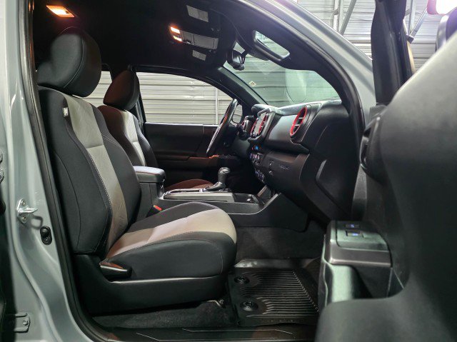 Used 2021 Toyota Tacoma TRD Sport w/ Technology Package AWD/4WD image 16