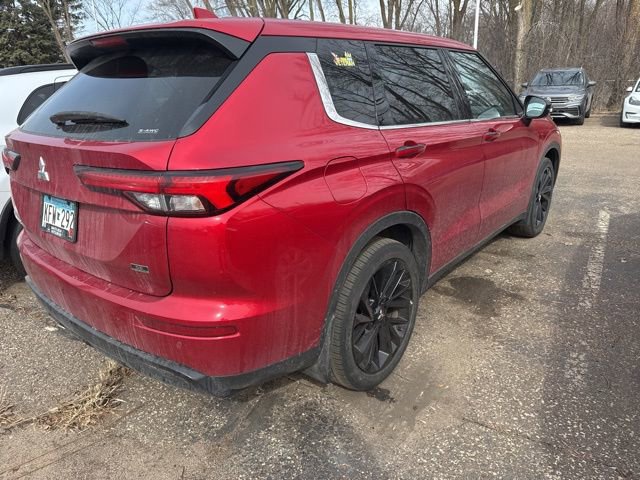 Used 2023 Mitsubishi Outlander SE Black Edition image 11