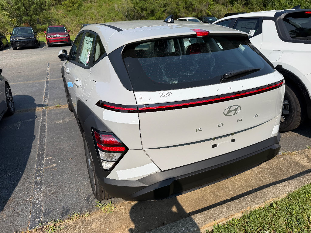 New 2027 Hyundai Kona SE FWD image 2