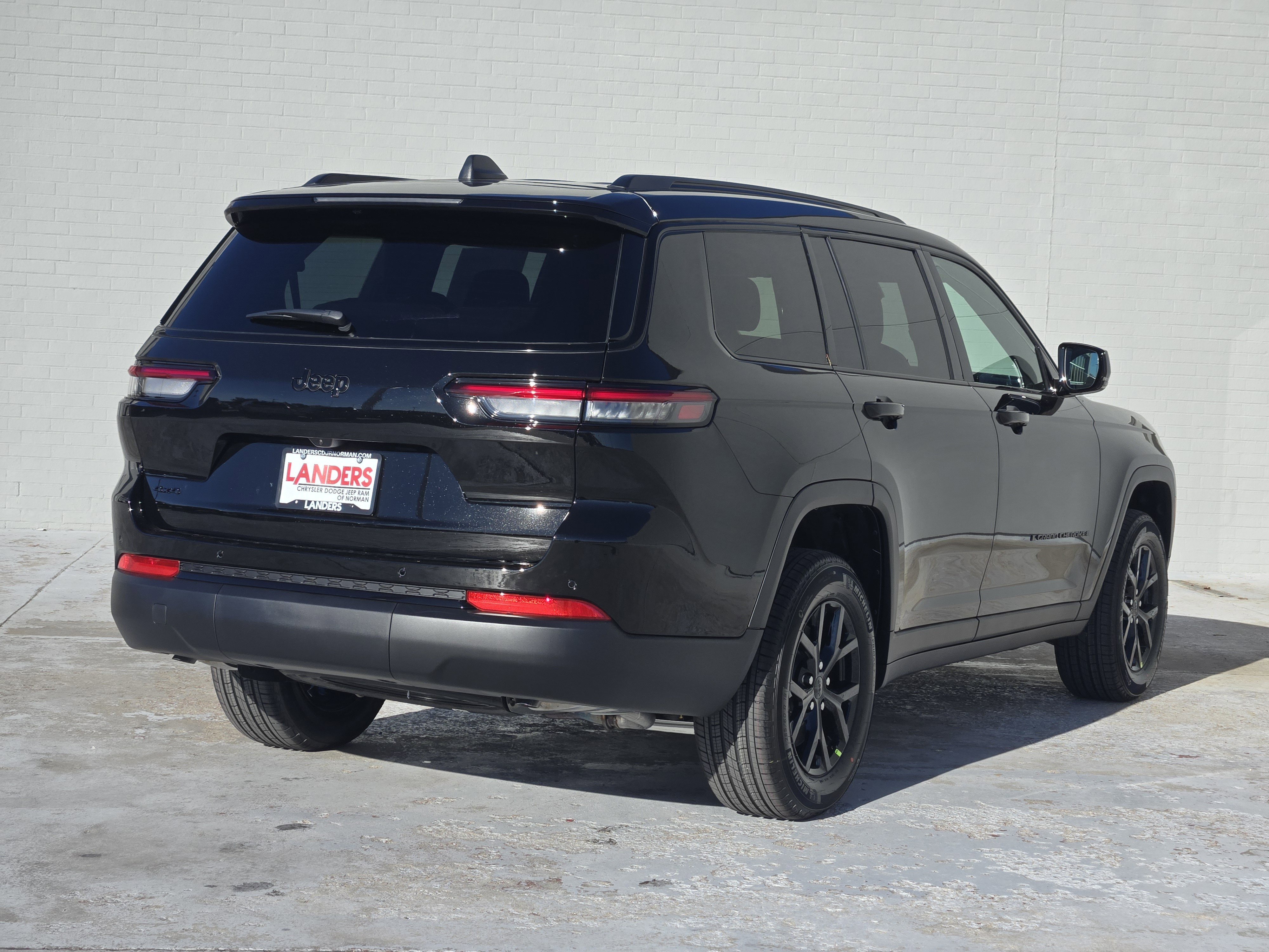 New 2025 Jeep Grand Cherokee L Laredo image 4