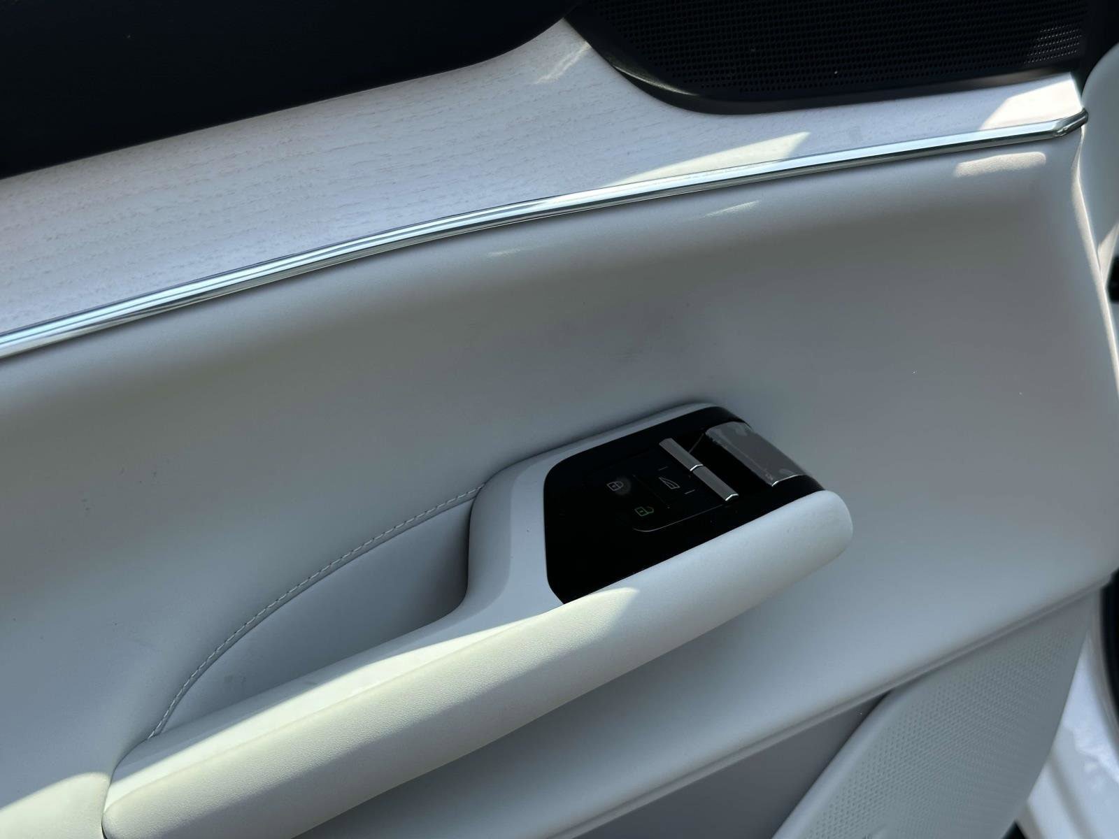 New 2025 Volvo EX90 Plus AWD/4WD image 17