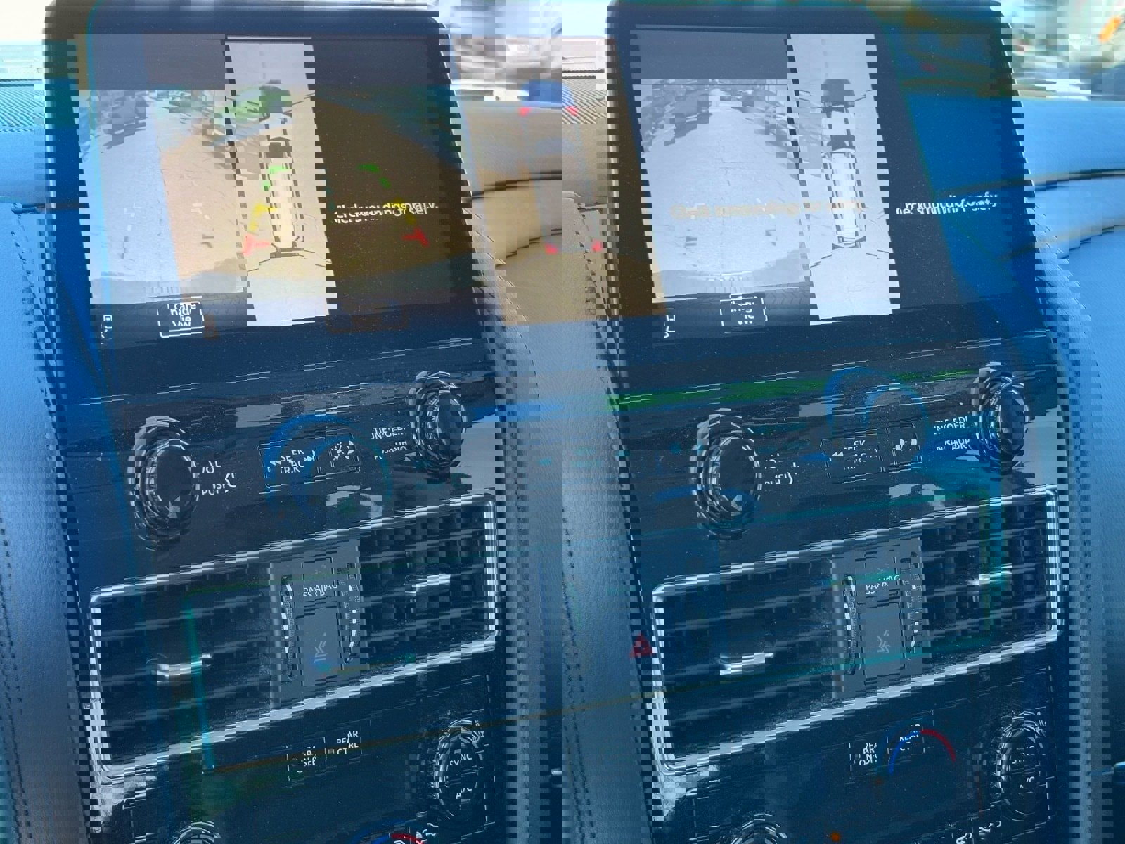 Used 2021 Nissan Armada SL w/ Captain's Chairs Package image 25