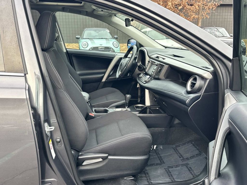 Used 2018 Toyota RAV4 XLE image 28