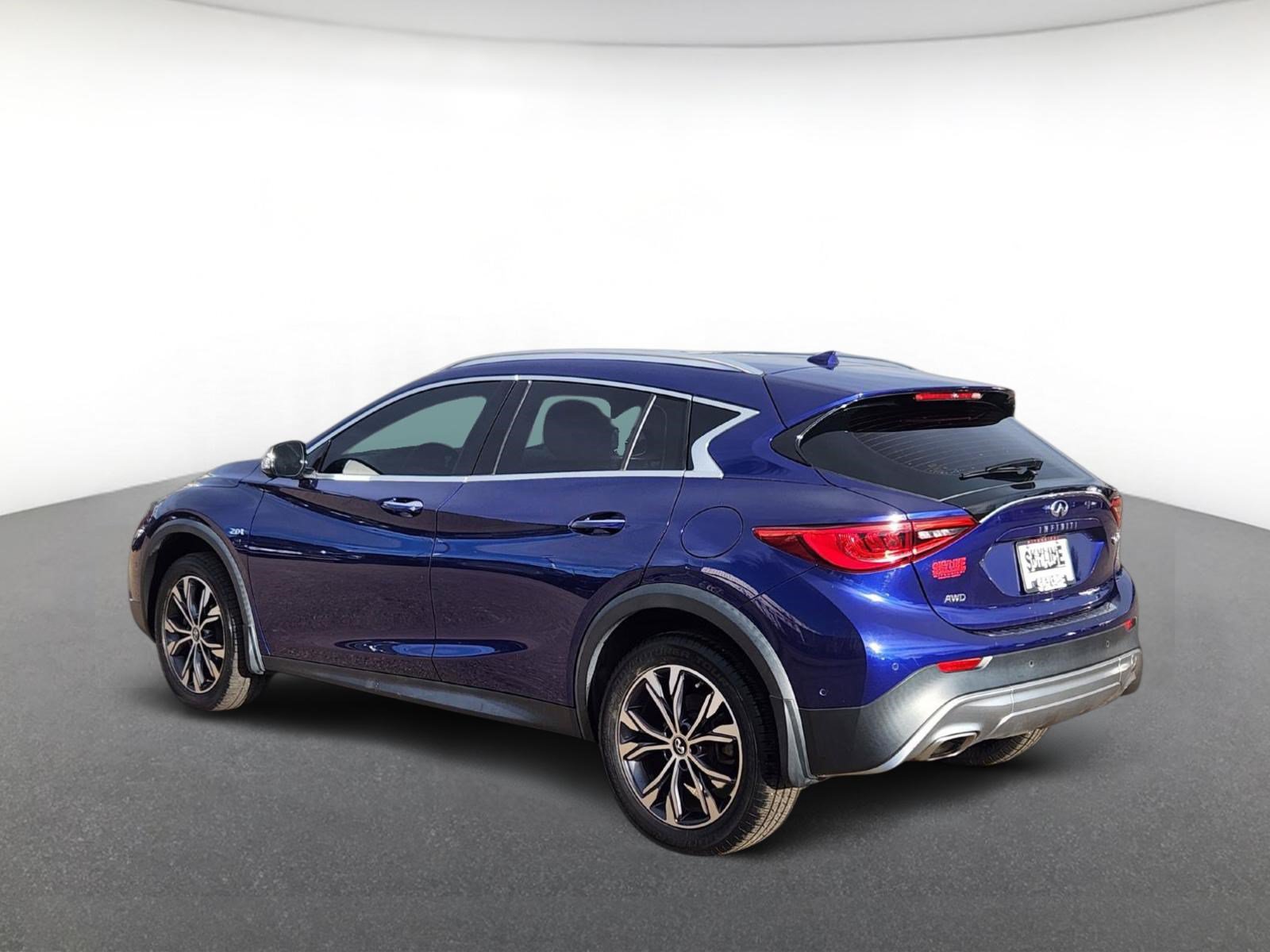 Used 2017 INFINITI QX30 Premium w/ Technology Package AWD/4WD image 3