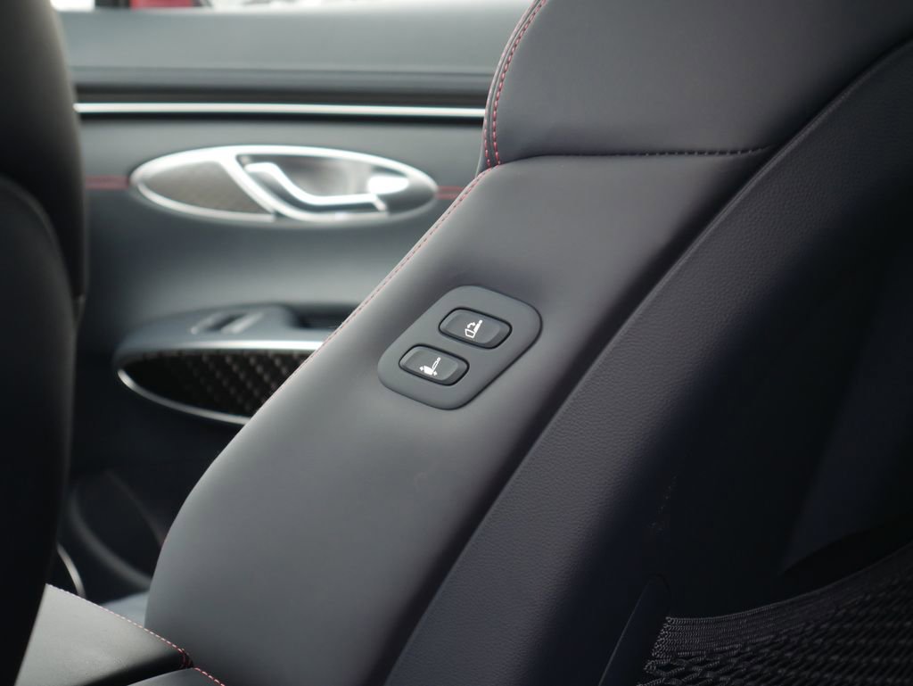 Used 2025 Genesis GV70 3.5T Sport w/ Sport Prestige Package AWD/4WD image 9
