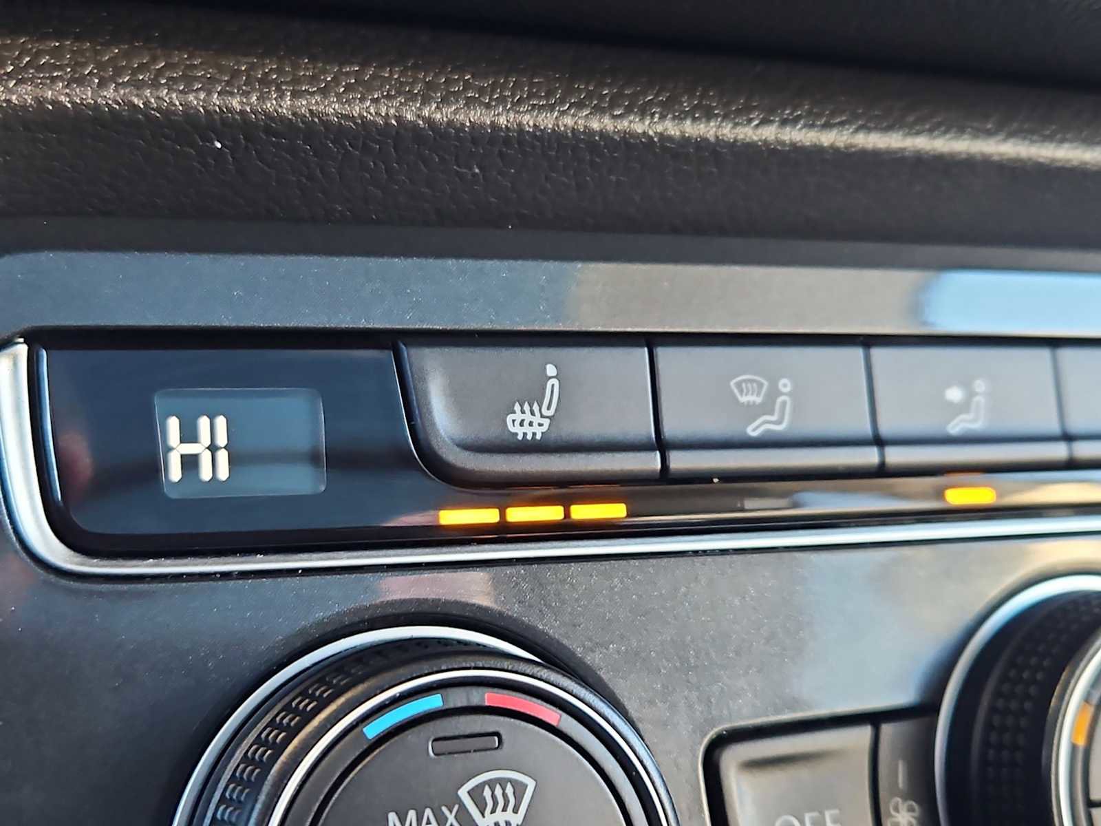 Used 2019 Volkswagen Tiguan SE w/ Panoramic Sunroof Package AWD/4WD image 18