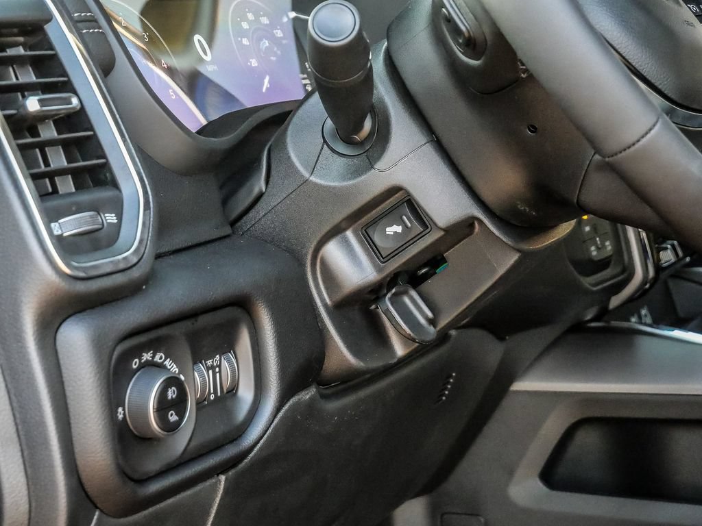 New 2026 RAM 2500 Laramie AWD/4WD image 40