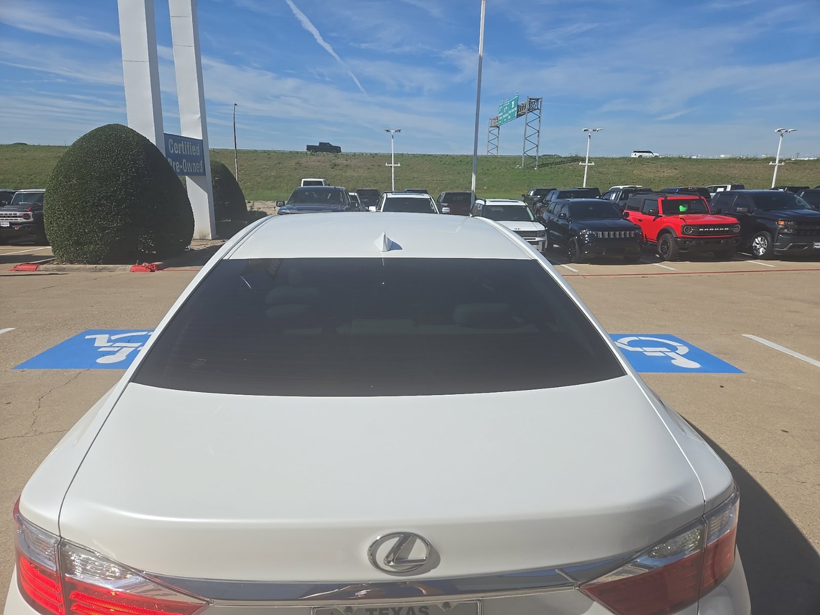 Used 2015 Lexus ES 350 w/ Luxury Package FWD image 8