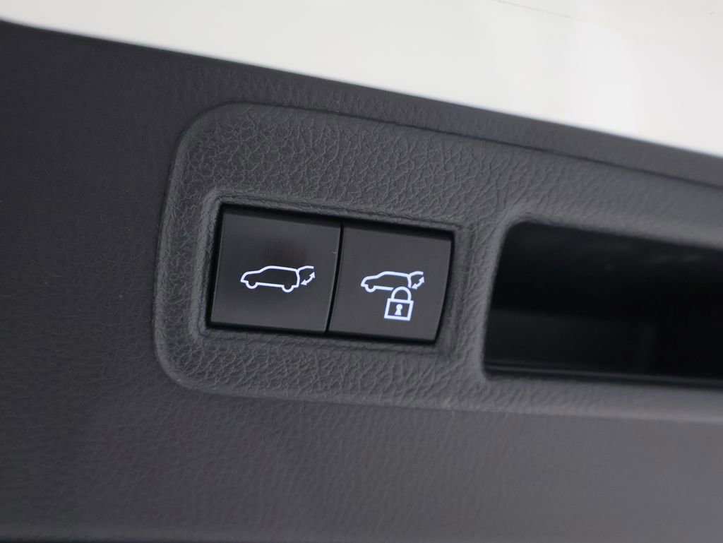 Used 2022 Toyota Venza XLE image 20