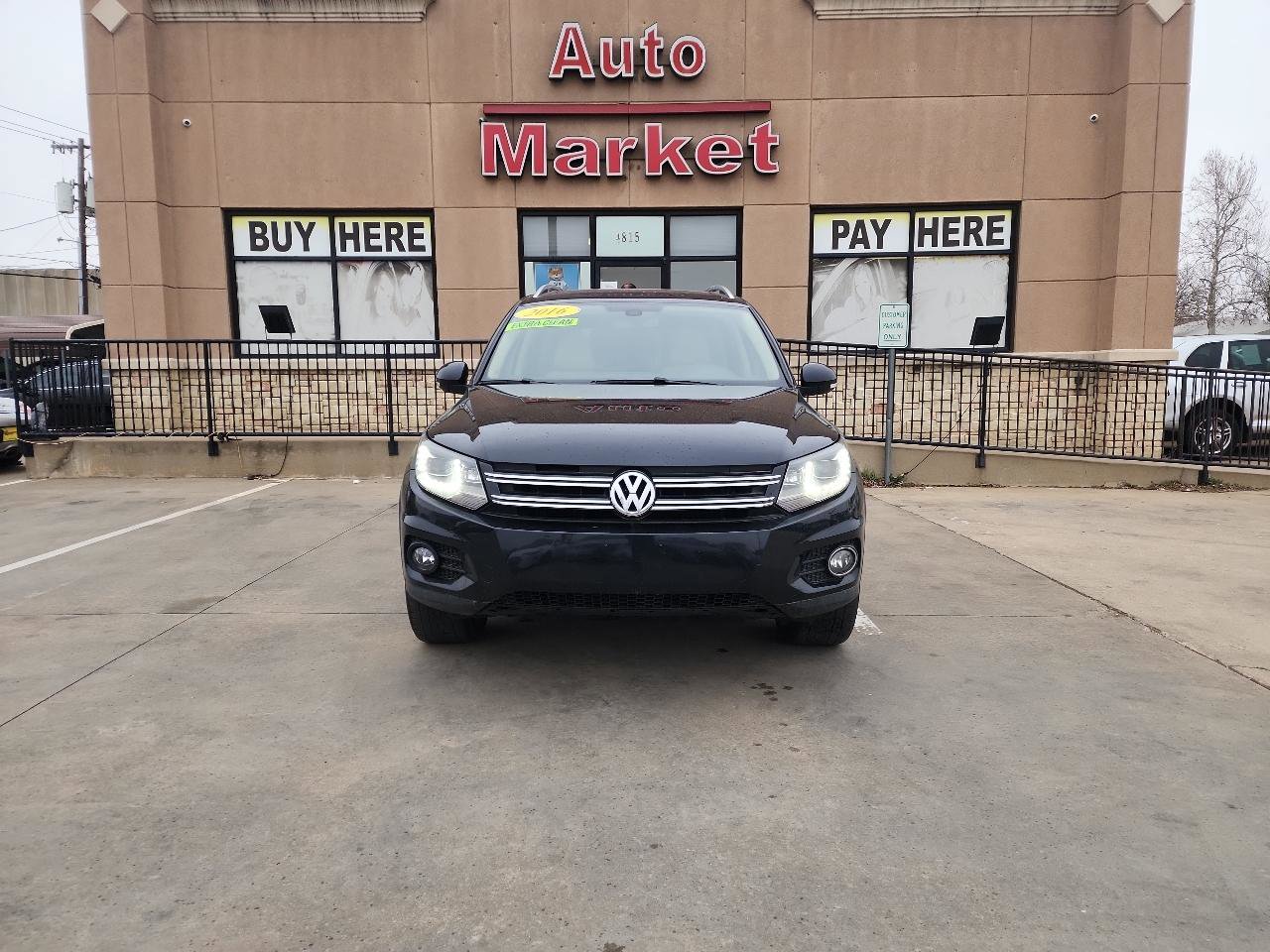 Used 2016 Volkswagen Tiguan SEL FWD image 2
