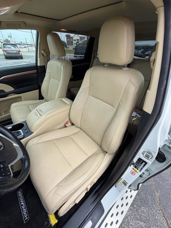 Used 2017 Toyota Highlander Limited FWD image 11