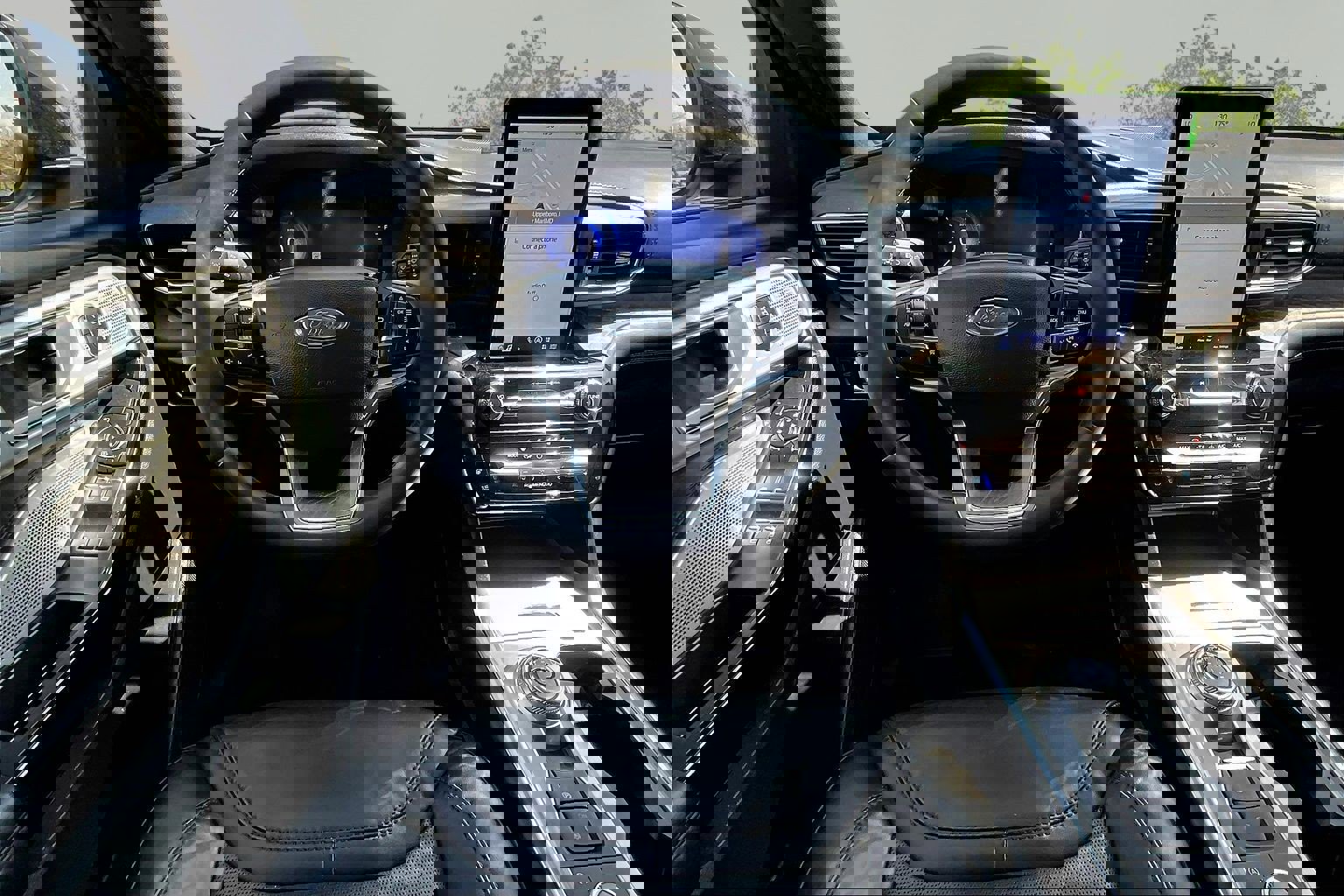 Used 2024 Ford Explorer Platinum w/ Technology Package image 5