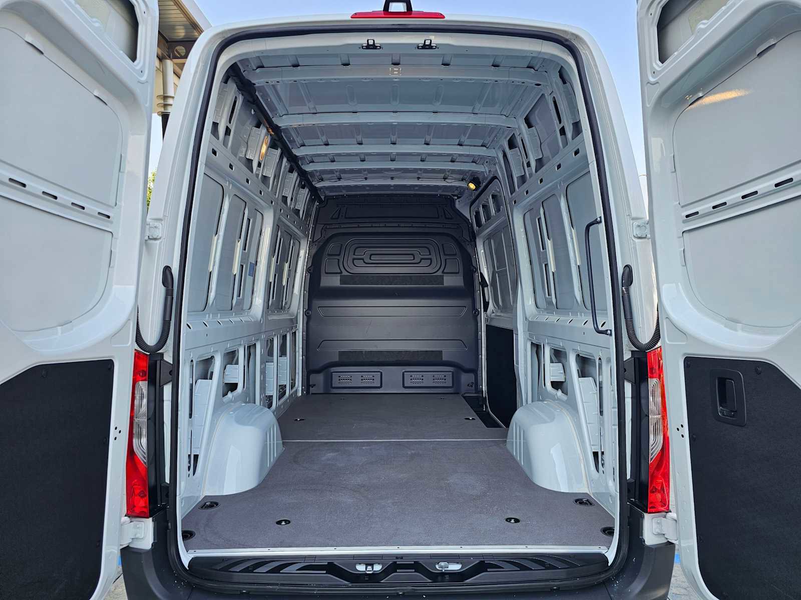 Used 2025 Mercedes-Benz Sprinter 2500 image 17