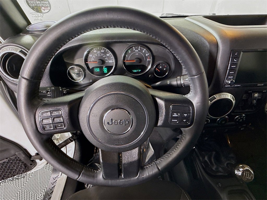 Used 2017 Jeep Wrangler Unlimited Sahara w/ Connectivity Group image 17