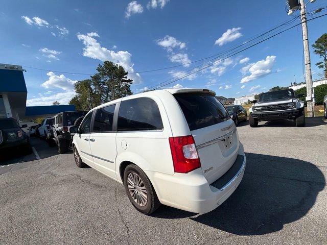 Used 2011 Chrysler Town & Country Limited FWD image 23